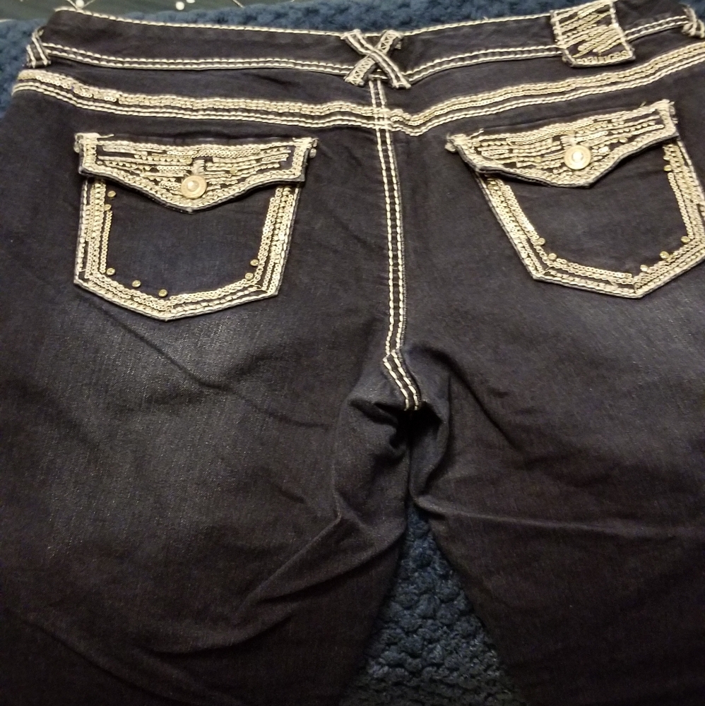 Maurices embelished pockets Jean CAPRI 11/12